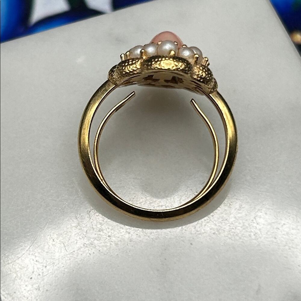 Avon Serena gold-tone ring marquise faux coral stone faux pearls #K44 size 4.5-6 - Picture 2 of 8